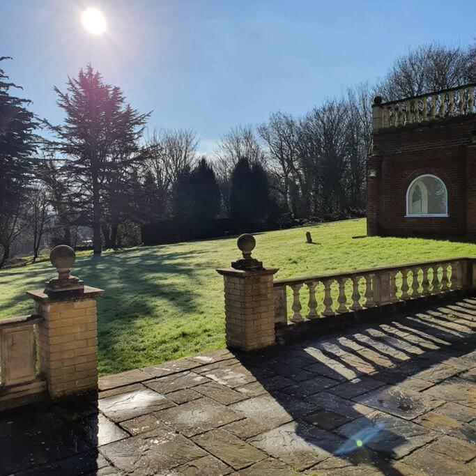 Country Manor House With Indoor Pool And Hot Tub Villa Rochester  Exterior photo
