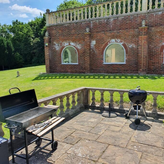 Country Manor House With Indoor Pool And Hot Tub Villa Rochester  Exterior photo