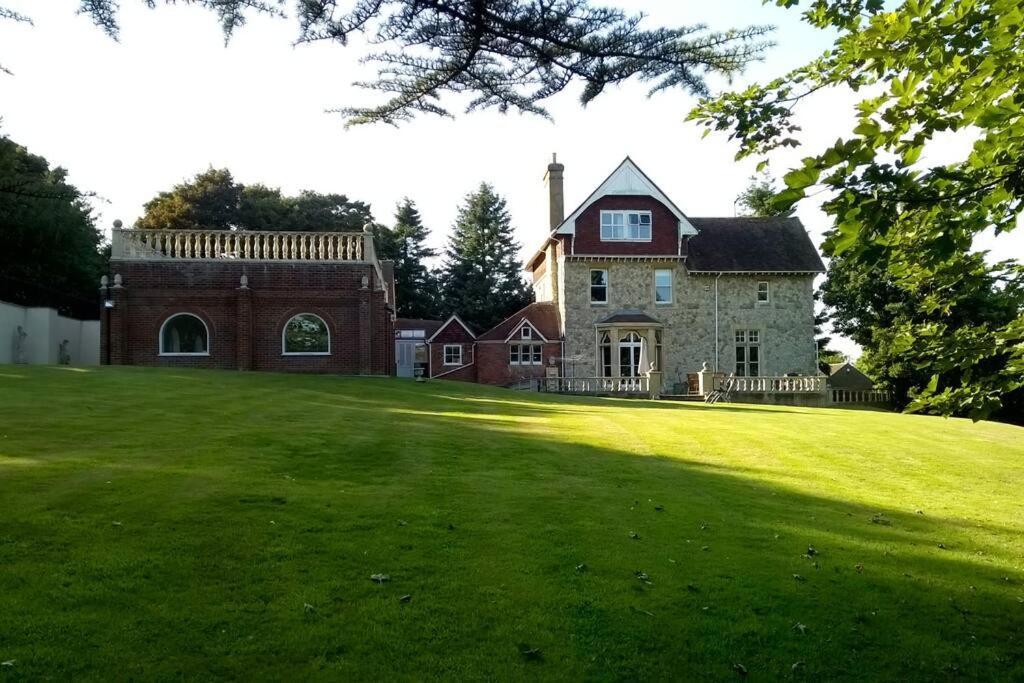 Country Manor House With Indoor Pool And Hot Tub Villa Rochester  Exterior photo